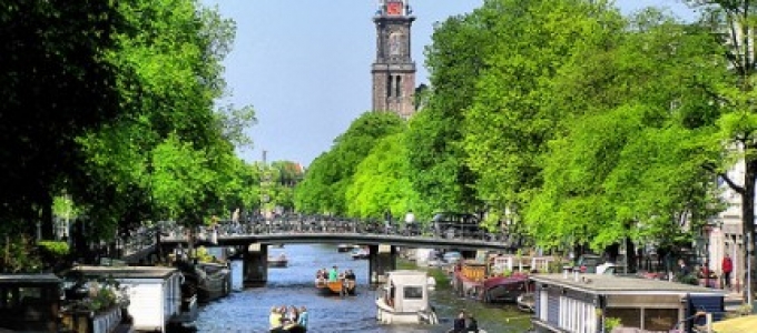 Déjate enamorar por los canales de Amsterdam
